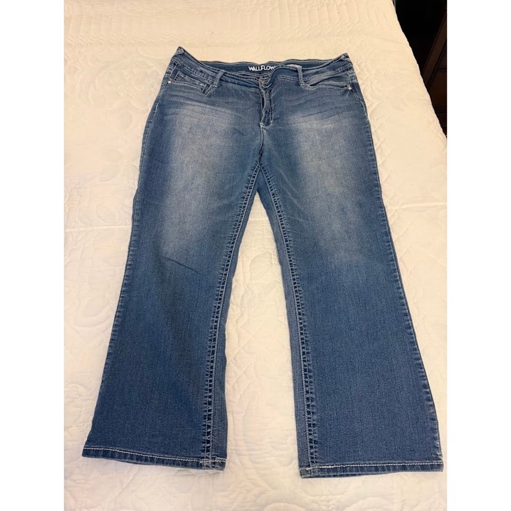 Wallflower Luscious Curvy Fit Bootcut Distressed 22 Plus Reg‎ Jeans